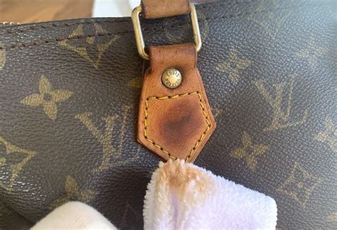 come pulire louis vuitton|cleaning louis vuitton bag lining.